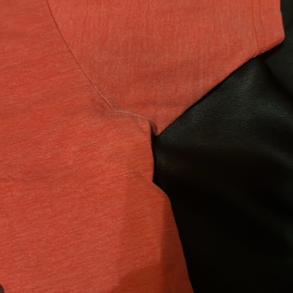 The North Face men’s tshirt brick color, men’s slim fit medium - Picture 5 of 7